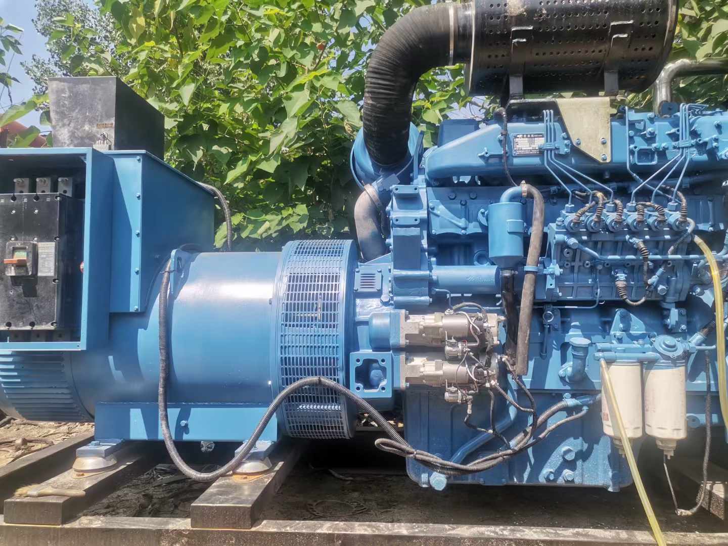 信州详细说明降低 800kW 柴油发电机输出电流波动的方法