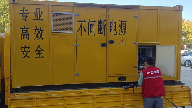 信州柴油发电机组和UPS电源配合使用时，如何避免切换过程中的电力中断？